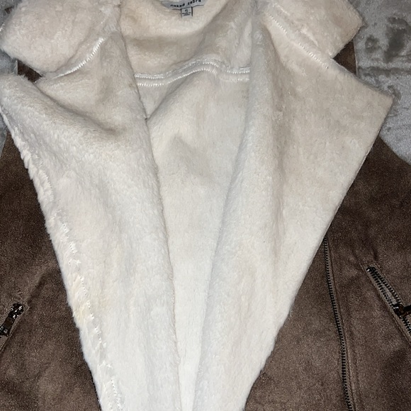 Naked Zebra Sherpa vest - Picture 4 of 4